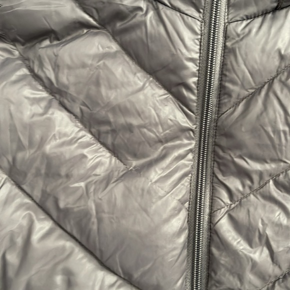 CALVIN KLEIN DOWN FEATHERED HOODED BUBBLE JACKET - Picture 3 of 6